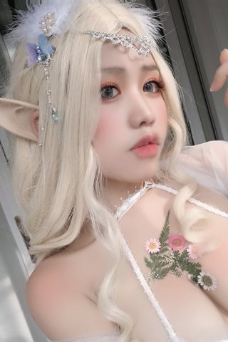 一笑芳香沁-少女与花 - 0015.jpg