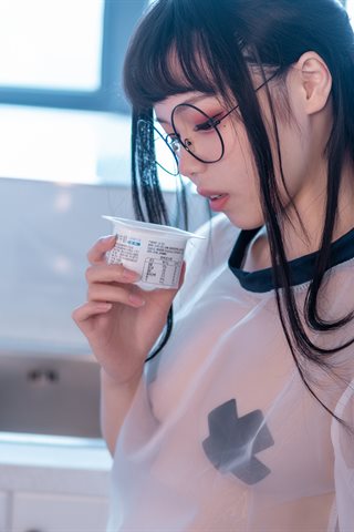 七月喵子-喝酸奶的眼镜娘 - 0014.jpg