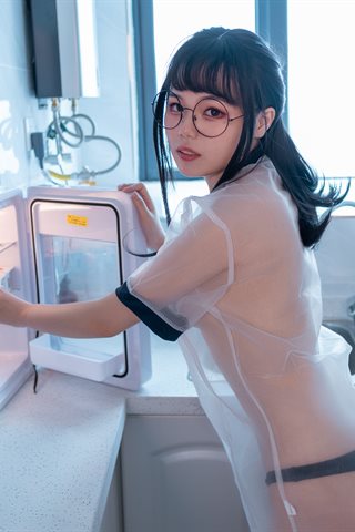 七月喵子-喝酸奶的眼镜娘 - 0032.jpg