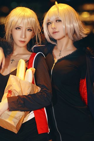 半半子-半半子×索索-sophia-海边泳装后路灯街拍(黑贞4) - 0012.jpg