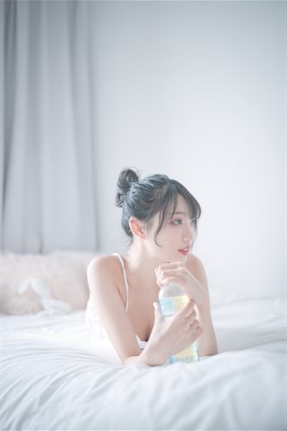 周叽是可爱兔兔-白色睡衣 - 0010.jpg