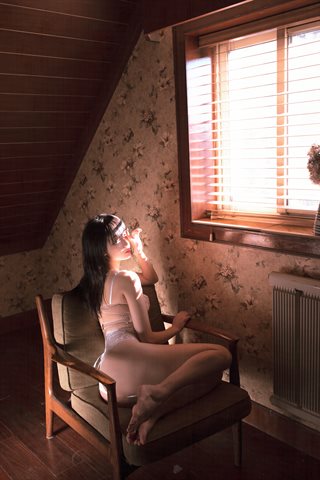 周叽是可爱兔兔-阁楼少女 - 0005.jpg
