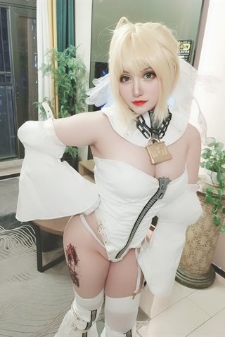 夏鸽鸽不想起床-尼禄花嫁自拍 - 0002.jpg