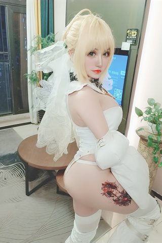 夏鸽鸽不想起床-尼禄花嫁自拍 - 0004.jpg