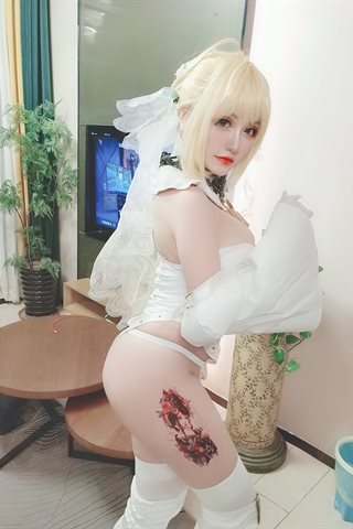 夏鸽鸽不想起床-尼禄花嫁自拍 - 0018.jpg