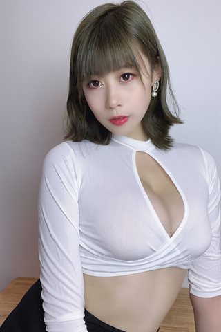 奈汐酱nice-自撮り Vol.17 不务正业小秘书 - 0001.jpg