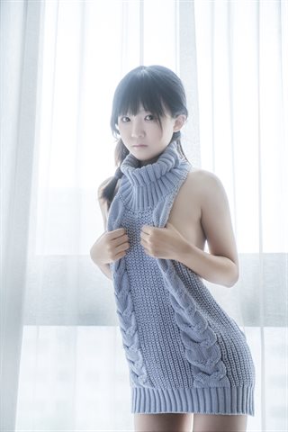 御子Yumiko-漏背毛衣 - 0003.jpg