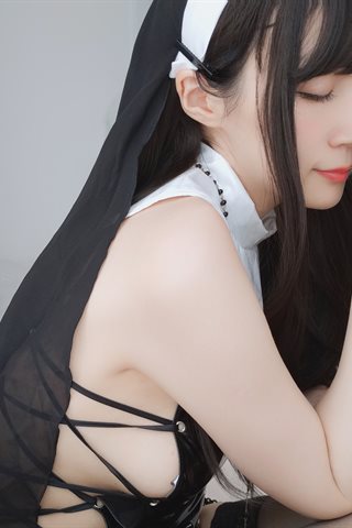 白银81-自撮り Vol.32 (動画入り) 皮衣修女