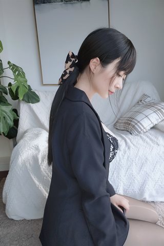 白银81-自撮り Vol.49 (動画入り) 西服自摄 - 0002.jpg