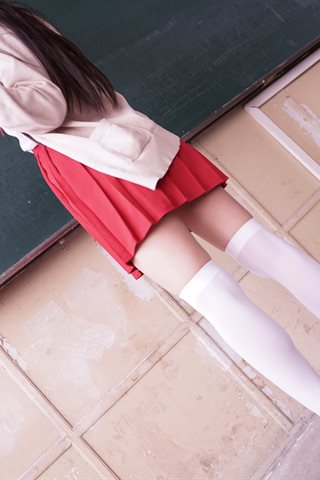 神楽坂真冬-早期写真-教室红JK白丝过膝系列 - 0061.jpg
