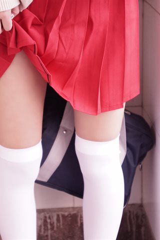 神楽坂真冬-早期写真-教室红JK白丝过膝系列 - 0101.jpg