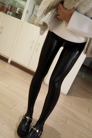 神楽坂真冬-早期写真-黑色皮裤系列(动态图穿裤袜) - 0007.jpg