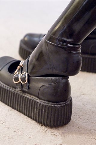 神楽坂真冬-早期写真-黑色皮裤系列(动态图穿裤袜) - 0013.jpg