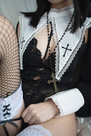 雯妹不讲道理-危险祈祷-修女 - 0025.jpg