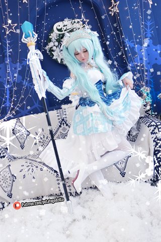 Godzilla-Snow Miku - 0005.jpg