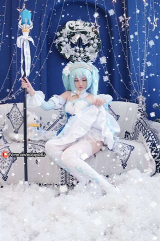 Godzilla-Snow Miku - 0020.jpg