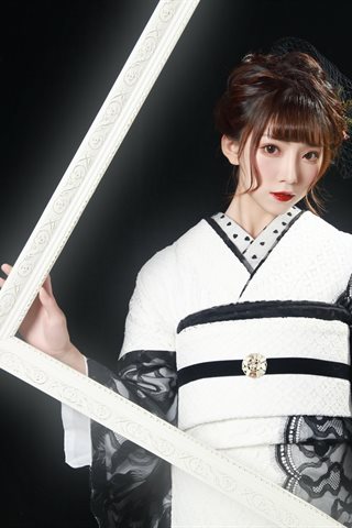 Kitaro_绮太郎-和服少女03(黑白) - 0002.jpg