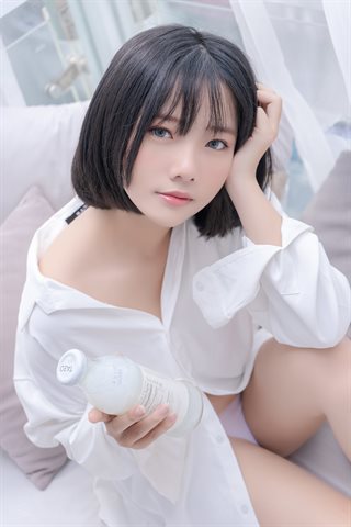 Messie Huang-[Potrait] Boyfriend's shirt concept - 0006.jpg