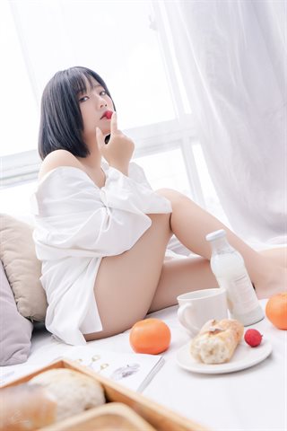 Messie Huang-[Potrait] Boyfriend's shirt concept - 0009.jpg