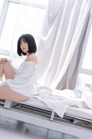 Messie Huang-[Potrait] Boyfriend's shirt concept - 0026.jpg