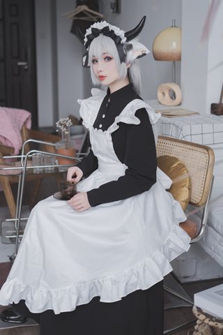 Rioko凉凉子-贴心的牛奶女仆 - 0003.jpg