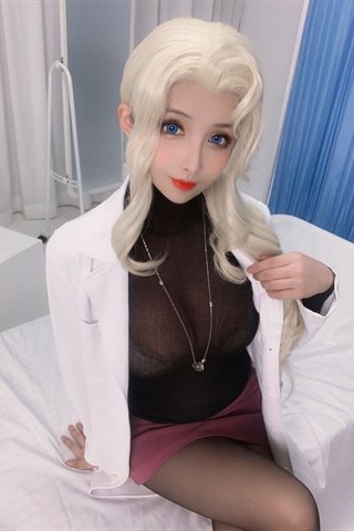 Rioko凉凉子-透视装的校医大姐姐 - 0044.jpg