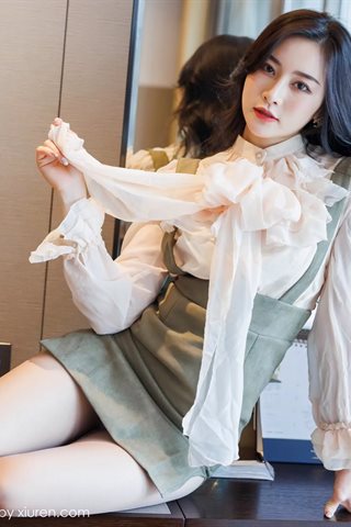 [IMISS爱蜜社] Vol.664 Vanessa Váy ngắn màu xám và đồ lót màu trắng với tất màu chính - 0020.jpg