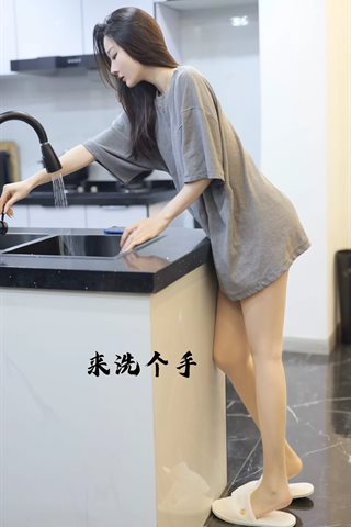 [IMISS爱蜜社] Vol.667 逗逗doudou Top grigio chiaro con calze di colore primario - 0001.jpg