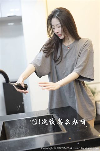 [IMISS爱蜜社] Vol.667 逗逗doudou Top grigio chiaro con calze di colore primario - 0004.jpg