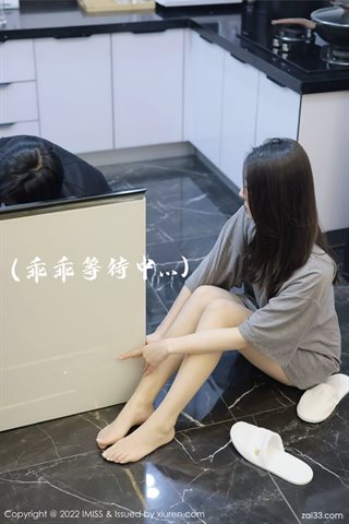 [IMISS爱蜜社] Vol.667 逗逗doudou Top cinza claro com meias de cor primária - 0011.jpg