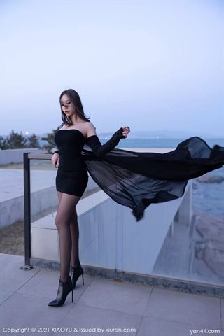 [XIAOYU语画界] Vol.580 Vestido negro encantador con foto de viaje de Qingdao de Zheng Yingshan - 0008.jpg