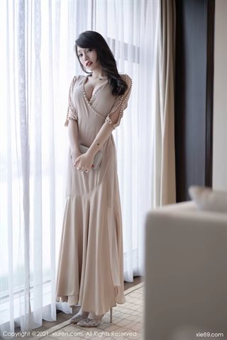 [XIAOYU语画界] Vol.613 Zhizhi Booty matured in a champagne-colored dress - 0002.jpg