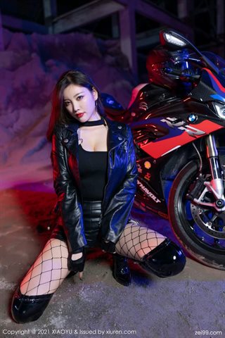 [XIAOYU语画界] Vol.638 Motorcycle girl Yang Chenchen's leather boots and net socks are sassy and colorful - 0009.jpg