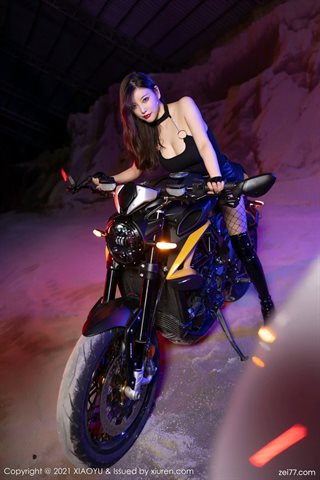 [XIAOYU语画界] Vol.638 Motorcycle girl Yang Chenchen's leather boots and net socks are sassy and colorful - 0047.jpg