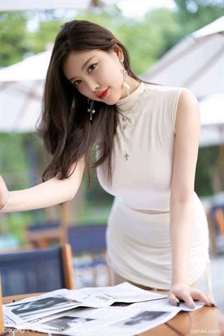 [XIAOYU语画界] Vol.648 यांग चेनचेन की सफेद और रंगीन शॉर्ट स्कर्ट OL - 0043.jpg
