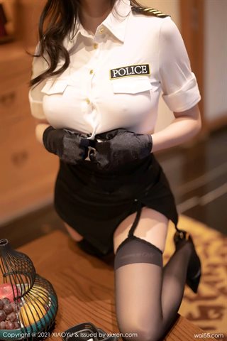 [XIAOYU语画界] Vol.673 Yang Chenchen Yome uniforme de policial de seda preta - 0016.jpg