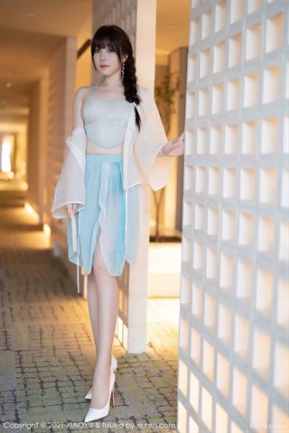 [XIAOYU语画界] Vol.679 Zhizhi Booty top blanco falda azul medias de color primario - 0004.jpg