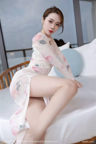 [XIAOYU语画界] Vol.717 Mengxinyue pattern cheongsam with primary color stockings - 0004.jpg