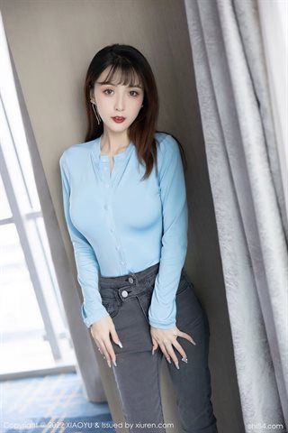 [XIAOYU语画界] Vol.731 Lin Xinglan maglia azzurra e jeans con calze grigie - 0009.jpg