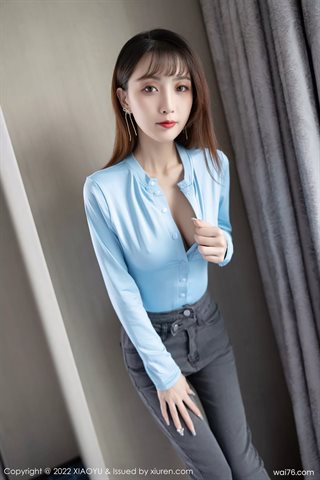 [XIAOYU语画界] Vol.731 Lin Xinglan light blue shirt and jeans with gray stockings - 0012.jpg