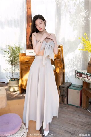 [XIAOYU语画界] Vol.734 Абрикосовое платье Yang Chenchen Yome с чулками основного цвета и белыми туфлями на высоком каблуке - 0004.jpg