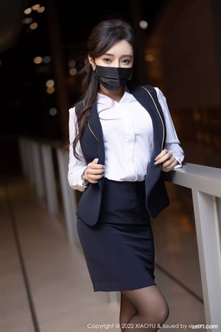 [XIAOYU语画界] Vol.743 Wang Xinyao yanni falda corta, camiseta blanca, ropa interior roja y seda negra - 0027.jpg