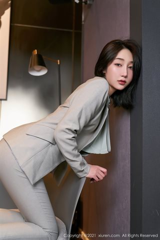 [XiuRen] No.3009 Tierna modelo septiembre vida secretaria ropa profesional tema habitación privada semidesnuda ropa interior sexy - 0018.jpg