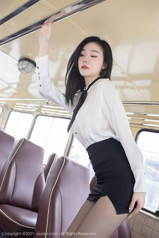 [XiuRen] No.3020 Model muda Enron Maleah tema bus terakhir membuka pantyhose hitam menunjukkan bokong foto kaki yang indah - 0011.jpg
