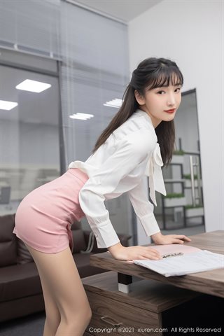 [XiuRen] No.3030 Model lembut Lu Xuanxuan Sanya fotografi perjalanan tema kantor membuka file daging sutra pantyhose acara pantat - 0005.jpg