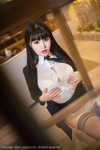 [XiuRen] No.3038 女神朱キールフラワーライブラリーテーマは完璧なボディを示す白いシャツを脱ぐ魅惑的な誘惑写真 - 0013.jpg
