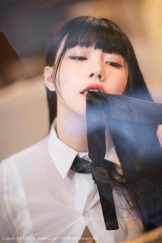 [XiuRen] No.3038 女神朱キールフラワーライブラリーテーマは完璧なボディを示す白いシャツを脱ぐ魅惑的な誘惑写真 - 0021.jpg