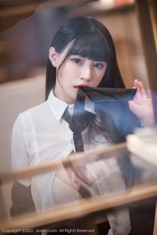 [XiuRen] No.3038 女神朱キールフラワーライブラリーテーマは完璧なボディを示す白いシャツを脱ぐ魅惑的な誘惑写真 - 0023.jpg