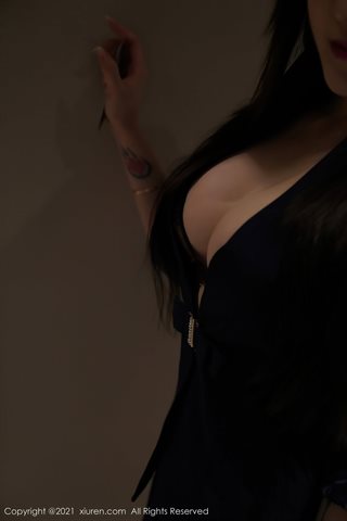 [XiuRen] No.3043 Model lembut Jade Rabbit Miki sekretaris tempat kerja OL plot tema pembukaan pantyhose hitam menunjukkan pantat - 0007.jpg