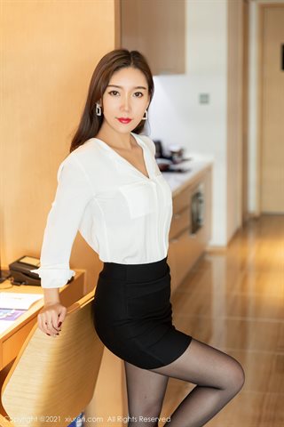 [XiuRen] No.3049 Молодая модель Ай Цзинсян, отдельная комната, черное кружевное нижнее белье с черными колготками, наполовину, - 0007.jpg